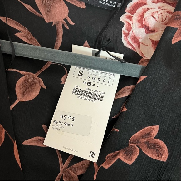Rose printed Chiffon blouse in black with pink roses in a size US S- Zara - Picture 8 of 9